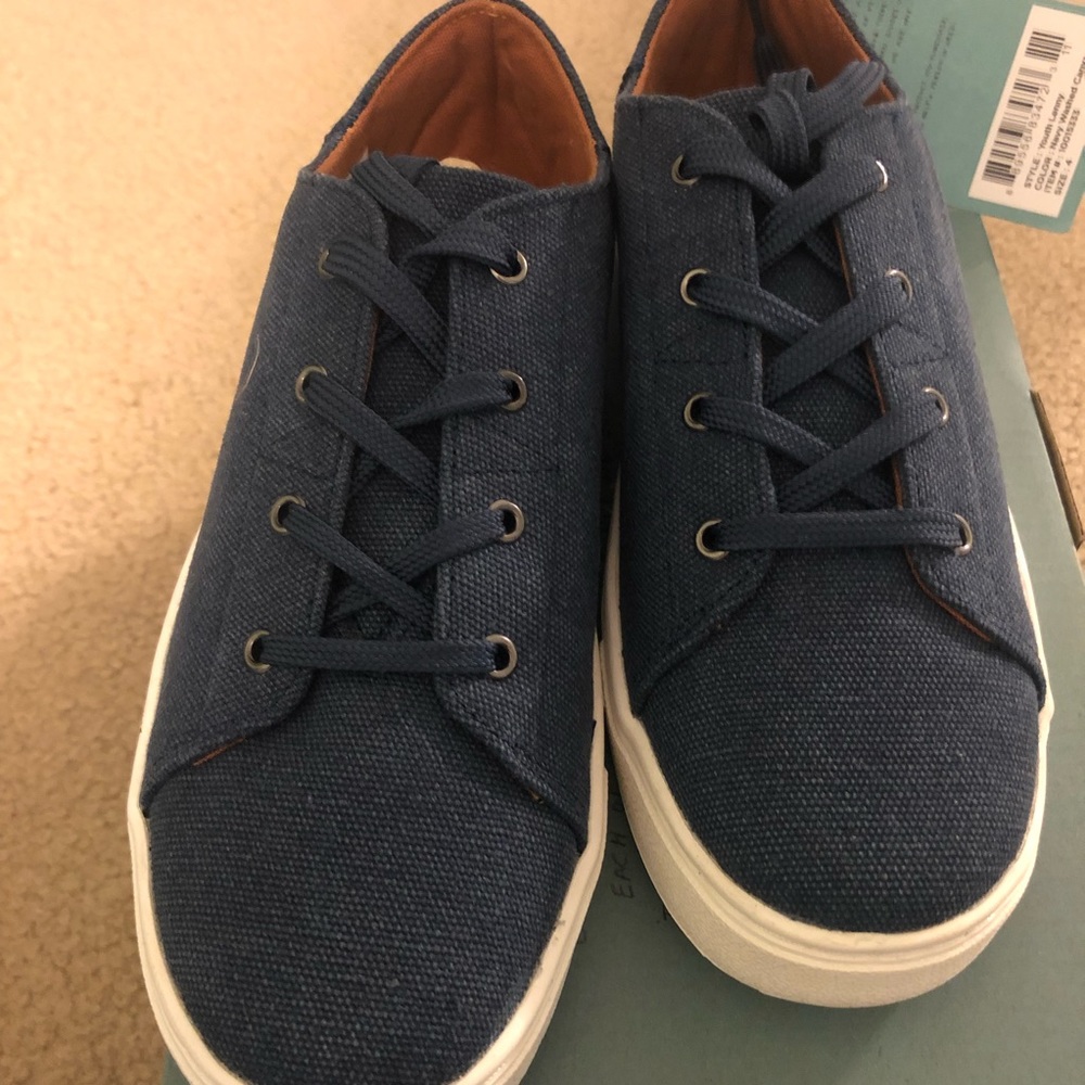 BNWT AND BOX TOMS Lenny shoes size 4 youth - Picture 4 of 4